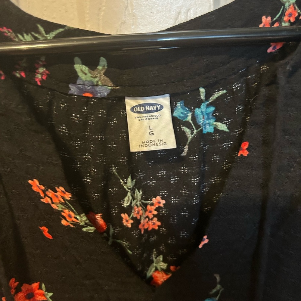 Old Navy floral top - Size Large